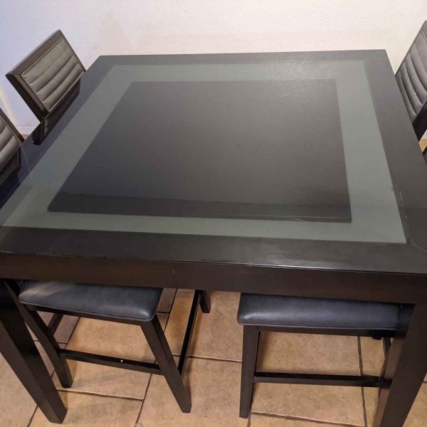 A table with four chair